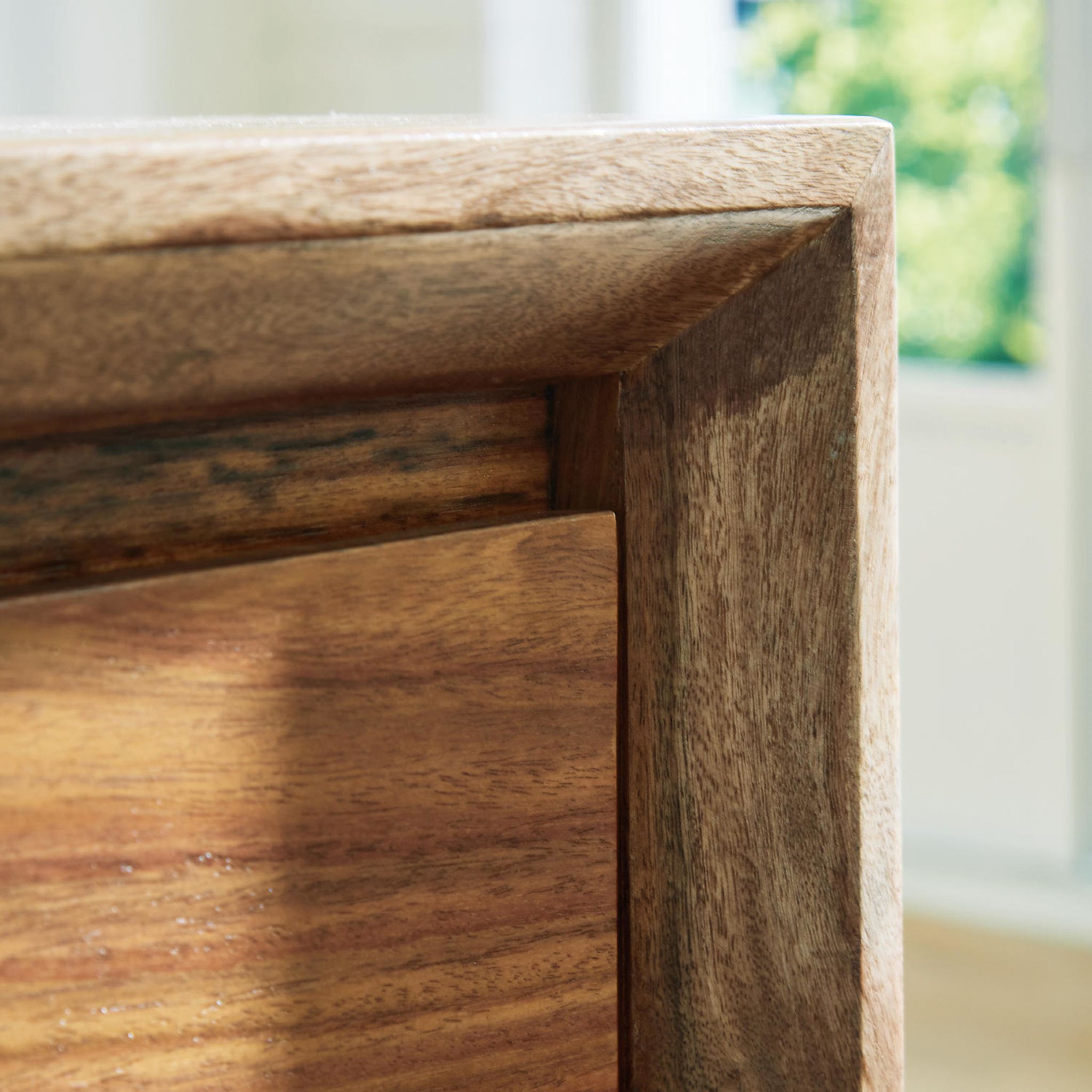 Dressonni Nightstand - Brown
